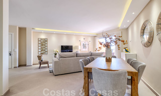 Mooi, volledig gerenoveerd eerstelijns strand penthouse appartement met prachtig zeezicht te koop, West-Estepona 26826 
