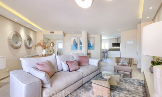 Mooi, volledig gerenoveerd eerstelijns strand penthouse appartement met prachtig zeezicht te koop, West-Estepona 26828 