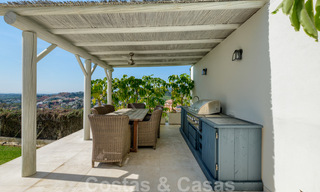 Recentelijk volledig gerenoveerde traditionele villa met zee en bergzicht te koop, Nueva Andalucia, Marbella 33627 