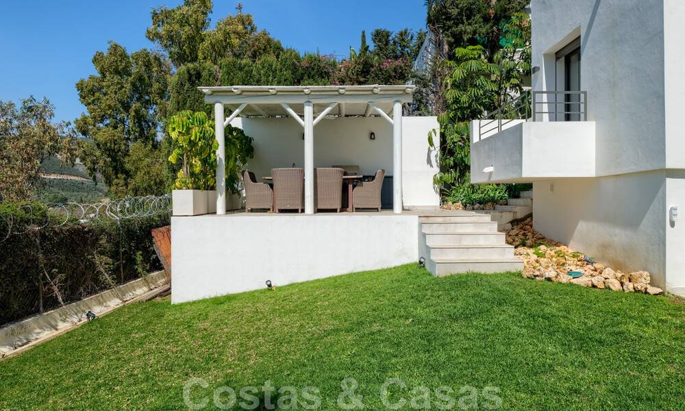 Recentelijk volledig gerenoveerde traditionele villa met zee en bergzicht te koop, Nueva Andalucia, Marbella 33629