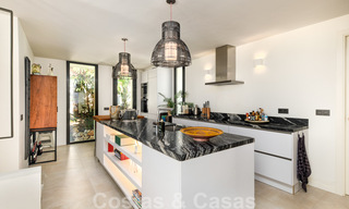 Recentelijk volledig gerenoveerde traditionele villa met zee en bergzicht te koop, Nueva Andalucia, Marbella 33635 