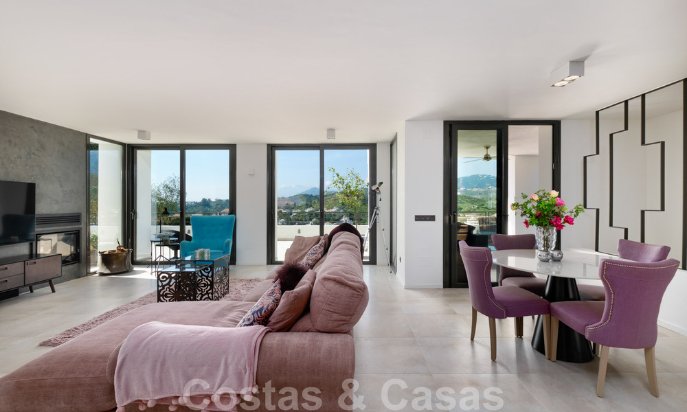 Recentelijk volledig gerenoveerde traditionele villa met zee en bergzicht te koop, Nueva Andalucia, Marbella 33639