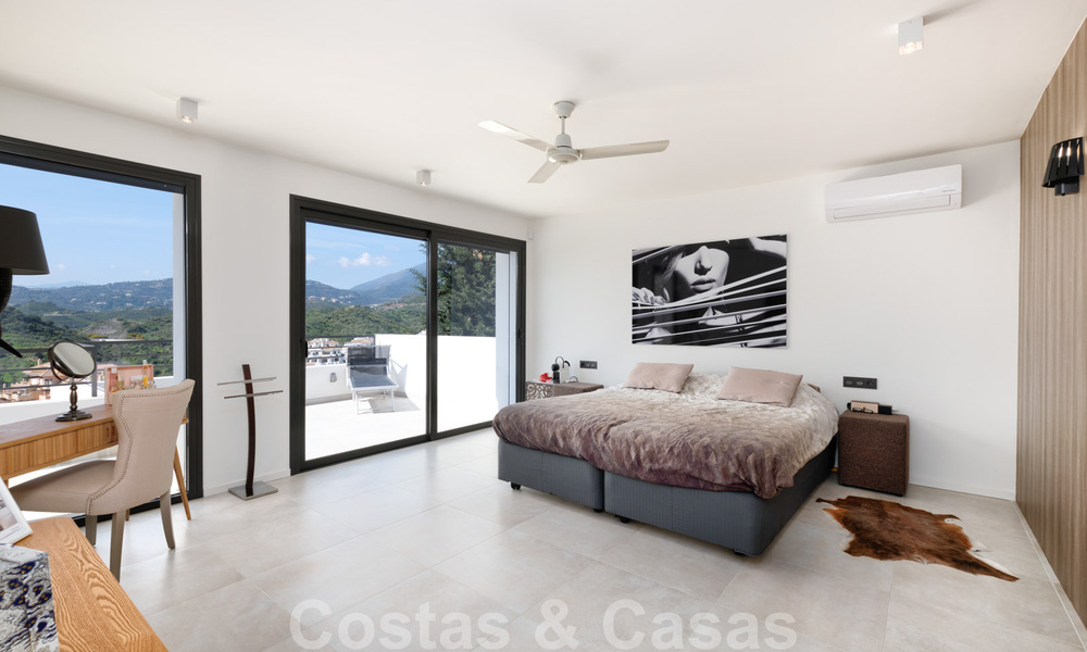 Recentelijk volledig gerenoveerde traditionele villa met zee en bergzicht te koop, Nueva Andalucia, Marbella 33643
