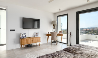Recentelijk volledig gerenoveerde traditionele villa met zee en bergzicht te koop, Nueva Andalucia, Marbella 33644 