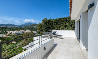 Recentelijk volledig gerenoveerde traditionele villa met zee en bergzicht te koop, Nueva Andalucia, Marbella 33648 