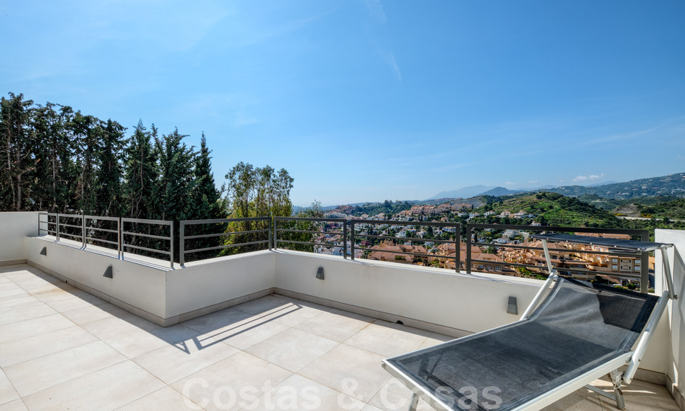 Recentelijk volledig gerenoveerde traditionele villa met zee en bergzicht te koop, Nueva Andalucia, Marbella 33649