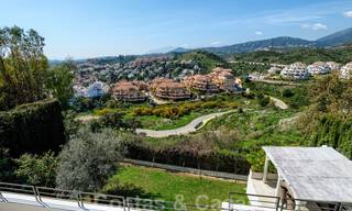 Recentelijk volledig gerenoveerde traditionele villa met zee en bergzicht te koop, Nueva Andalucia, Marbella 33650 