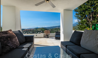 Recentelijk volledig gerenoveerde traditionele villa met zee en bergzicht te koop, Nueva Andalucia, Marbella 33651 