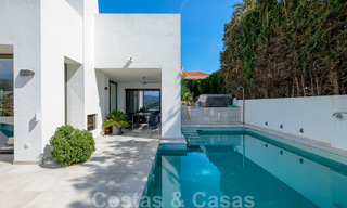 Recentelijk volledig gerenoveerde traditionele villa met zee en bergzicht te koop, Nueva Andalucia, Marbella 33655 
