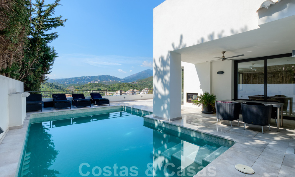 Recentelijk volledig gerenoveerde traditionele villa met zee en bergzicht te koop, Nueva Andalucia, Marbella 33658