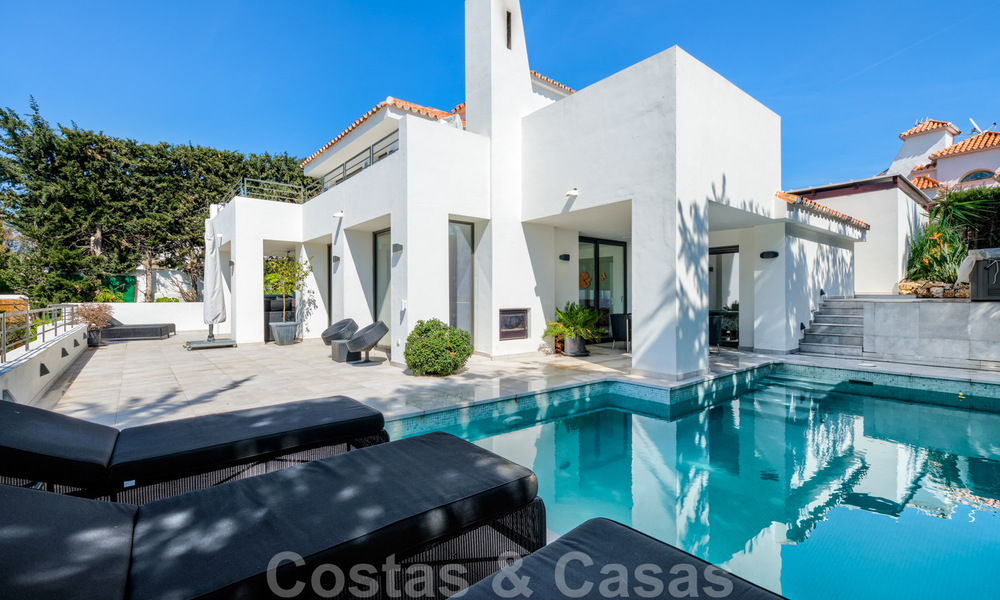 Recentelijk volledig gerenoveerde traditionele villa met zee en bergzicht te koop, Nueva Andalucia, Marbella 33659