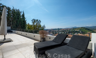 Recentelijk volledig gerenoveerde traditionele villa met zee en bergzicht te koop, Nueva Andalucia, Marbella 33660 