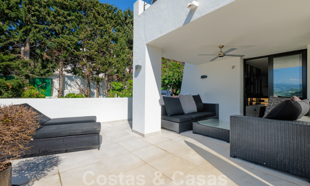 Recentelijk volledig gerenoveerde traditionele villa met zee en bergzicht te koop, Nueva Andalucia, Marbella 33661