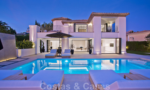 Oogstrelende, volledig gerenoveerde luxe villa te koop, met golf- en zeezicht in Nueva Andalucía, Marbella 19858
