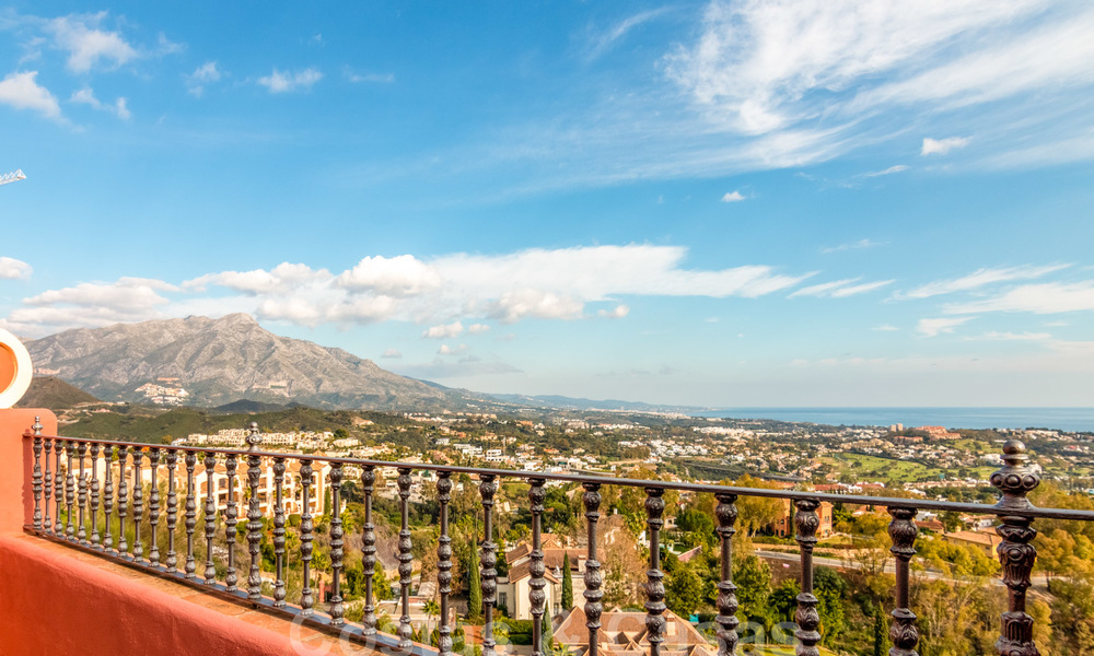 Prachtig penthouse appartement met panoramisch uitzicht op zee en de bergen te koop in Benahavis - Marbella 20249