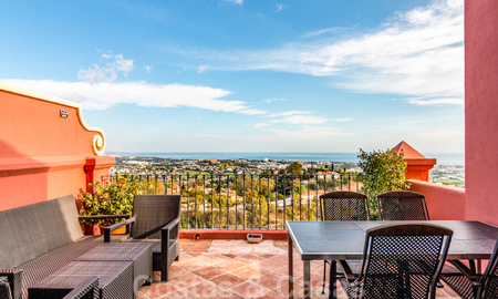 Prachtig penthouse appartement met panoramisch uitzicht op zee en de bergen te koop in Benahavis - Marbella 20253