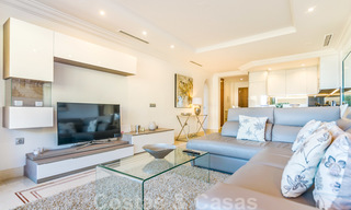 Mooi appartement met groot terras en prachtig uitzicht op zee te koop in een luxe complex met veel voorzieningen in Nueva Andalucia, Marbella 20110 