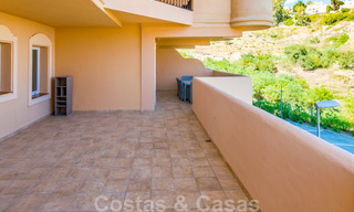 Mooi appartement met groot terras en prachtig uitzicht op zee te koop in een luxe complex met veel voorzieningen in Nueva Andalucia, Marbella 20122 