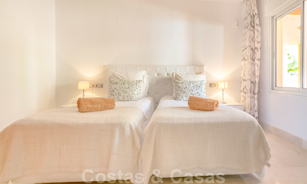 Mooi appartement met groot terras en prachtig uitzicht op zee te koop in een luxe complex met veel voorzieningen in Nueva Andalucia, Marbella 20136