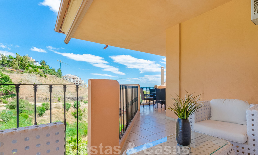 Ruim, volledig gerenoveerd appartement met zeezicht te koop in een luxe complex met talrijke voorzieningen in Nueva Andalucia, Marbella 20191