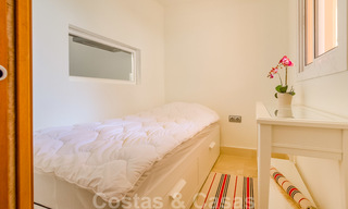 Ruim, volledig gerenoveerd appartement met zeezicht te koop in een luxe complex met talrijke voorzieningen in Nueva Andalucia, Marbella 20194 