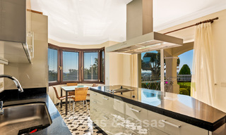 Luxevilla te koop in een klassieke stijl met zeezicht in een golfwijk in Marbella - Benahavis 41506 