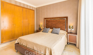 Elegant, recentelijk gerenoveerd appartement met mooi open uitzicht te koop in een prestigieus complex in Nueva Andalucía, Marbella 20298 