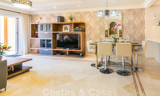 Elegant, recentelijk gerenoveerd appartement met mooi open uitzicht te koop in een prestigieus complex in Nueva Andalucía, Marbella 20301 