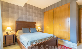Elegant, recentelijk gerenoveerd appartement met mooi open uitzicht te koop in een prestigieus complex in Nueva Andalucía, Marbella 20315 