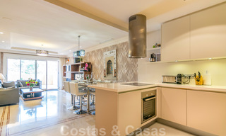 Elegant, recentelijk gerenoveerd appartement met mooi open uitzicht te koop in een prestigieus complex in Nueva Andalucía, Marbella 20321 
