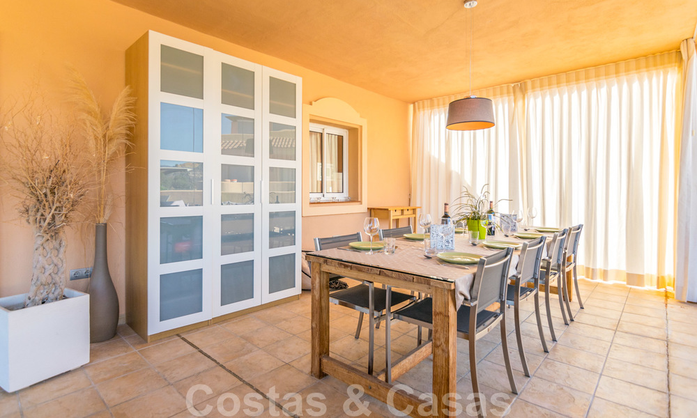 Zeldzaam, zeer mooi penthouse appartement met groot terras en adembenemend zeezicht te koop in Nueva Andalucia, Marbella 20332