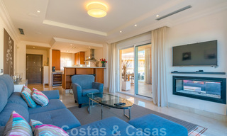 Zeldzaam, zeer mooi penthouse appartement met groot terras en adembenemend zeezicht te koop in Nueva Andalucia, Marbella 20337 
