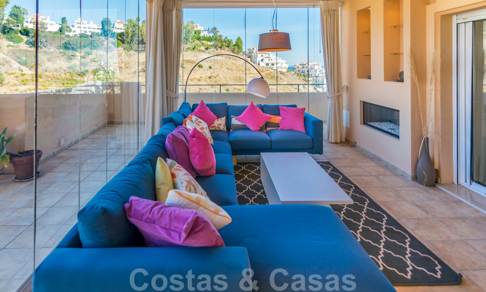 Zeldzaam, zeer mooi penthouse appartement met groot terras en adembenemend zeezicht te koop in Nueva Andalucia, Marbella 20344