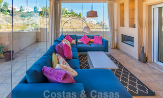 Zeldzaam, zeer mooi penthouse appartement met groot terras en adembenemend zeezicht te koop in Nueva Andalucia, Marbella 20344 