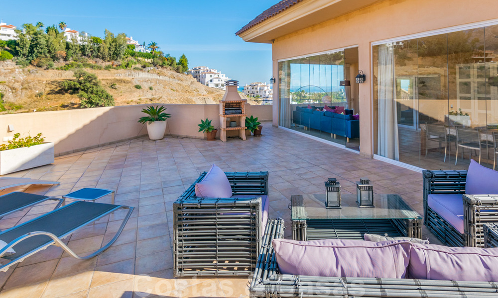 Zeldzaam, zeer mooi penthouse appartement met groot terras en adembenemend zeezicht te koop in Nueva Andalucia, Marbella 20347