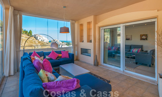 Zeldzaam, zeer mooi penthouse appartement met groot terras en adembenemend zeezicht te koop in Nueva Andalucia, Marbella 20353 