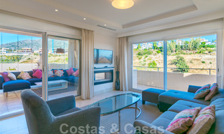 Zeldzaam, zeer mooi penthouse appartement met groot terras en adembenemend zeezicht te koop in Nueva Andalucia, Marbella 20355 