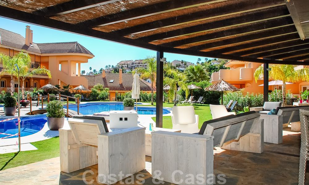 Zeldzaam, zeer mooi penthouse appartement met groot terras en adembenemend zeezicht te koop in Nueva Andalucia, Marbella 20386