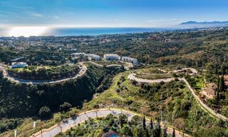 Prachtige kavel voor nieuwbouw villa projecten met goedgekeurde bouwvergunning en panoramisch zeezicht te koop in Elviria, Oost Marbella 20418 