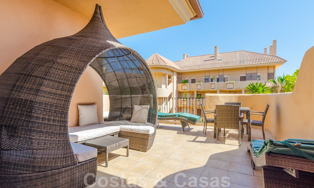 Aantrekkelijk, volledig gerenoveerd appartement in een prestigieus complex te koop, Nueva Andalucia, Marbella 20639