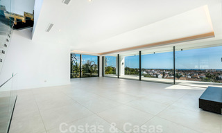 VERKOCHT. Super luxueuze eigentijdse villa met uitzicht op zee en bergen te koop in de Gouden Driehoek van Benahavis, Estepona, Marbella 20755 