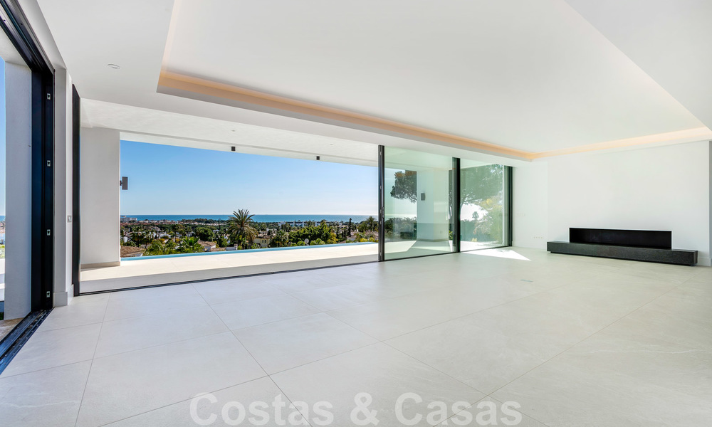VERKOCHT. Super luxueuze eigentijdse villa met uitzicht op zee en bergen te koop in de Gouden Driehoek van Benahavis, Estepona, Marbella 20756