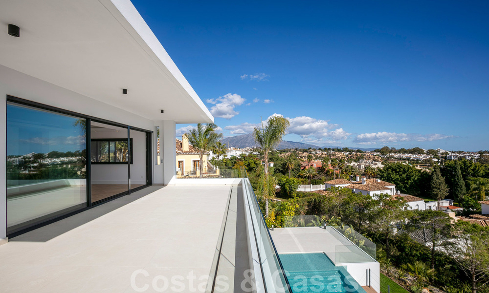 VERKOCHT. Super luxueuze eigentijdse villa met uitzicht op zee en bergen te koop in de Gouden Driehoek van Benahavis, Estepona, Marbella 20768