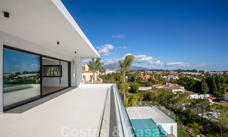 VERKOCHT. Super luxueuze eigentijdse villa met uitzicht op zee en bergen te koop in de Gouden Driehoek van Benahavis, Estepona, Marbella 20768 
