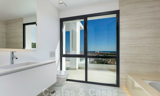VERKOCHT. Super luxueuze eigentijdse villa met uitzicht op zee en bergen te koop in de Gouden Driehoek van Benahavis, Estepona, Marbella 20775 