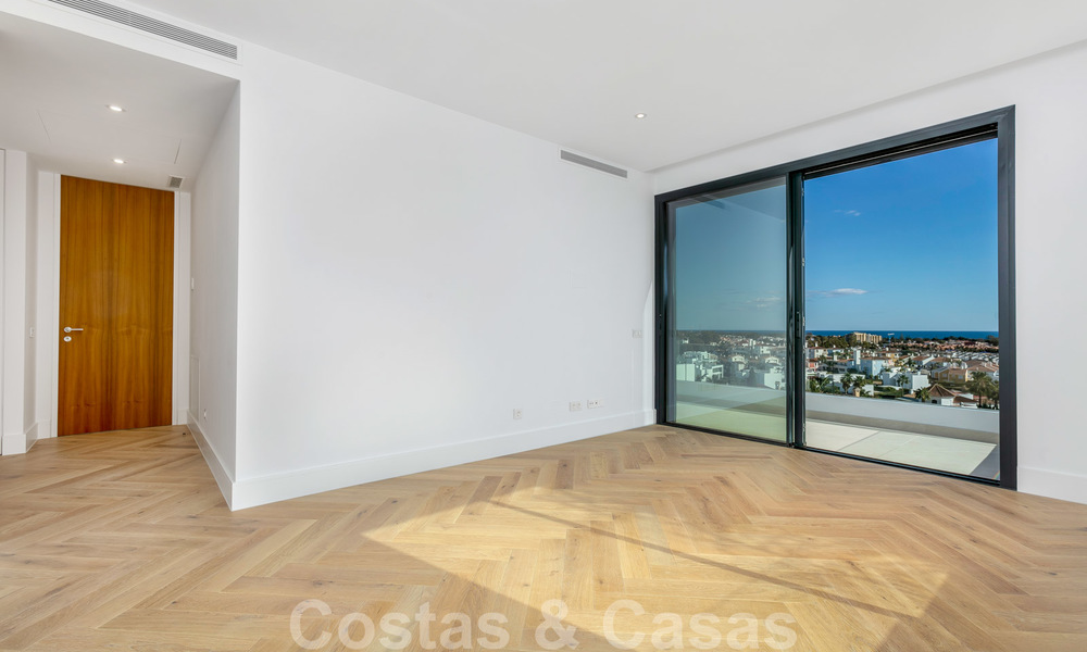 VERKOCHT. Super luxueuze eigentijdse villa met uitzicht op zee en bergen te koop in de Gouden Driehoek van Benahavis, Estepona, Marbella 20779