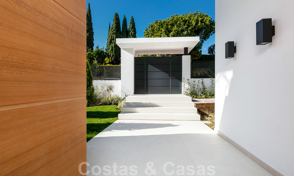 VERKOCHT. Super luxueuze eigentijdse villa met uitzicht op zee en bergen te koop in de Gouden Driehoek van Benahavis, Estepona, Marbella 20783