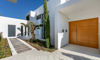 VERKOCHT. Super luxueuze eigentijdse villa met uitzicht op zee en bergen te koop in de Gouden Driehoek van Benahavis, Estepona, Marbella 20785 