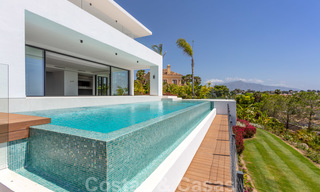 VERKOCHT. Super luxueuze eigentijdse villa met uitzicht op zee en bergen te koop in de Gouden Driehoek van Benahavis, Estepona, Marbella 25441 