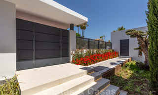 VERKOCHT. Super luxueuze eigentijdse villa met uitzicht op zee en bergen te koop in de Gouden Driehoek van Benahavis, Estepona, Marbella 25444 